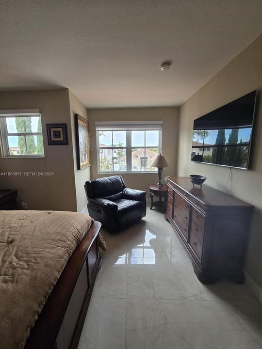 For Rent: $1,100 (1 beds, 1 baths, 3412 Square Feet)