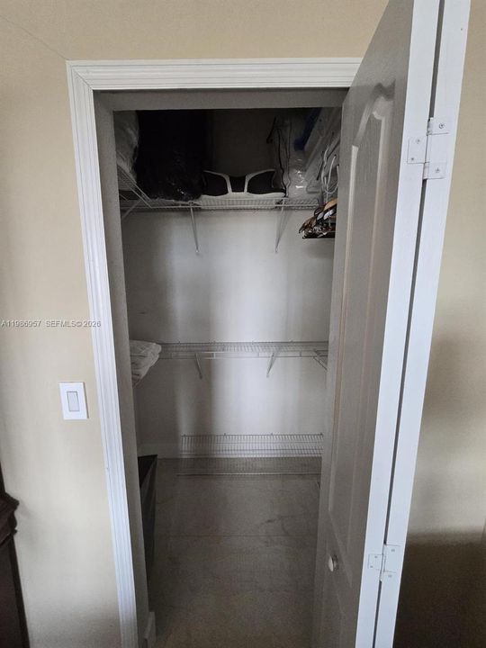 For Rent: $1,100 (1 beds, 1 baths, 3412 Square Feet)