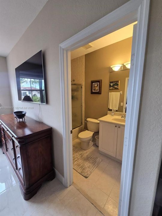 For Rent: $1,100 (1 beds, 1 baths, 3412 Square Feet)