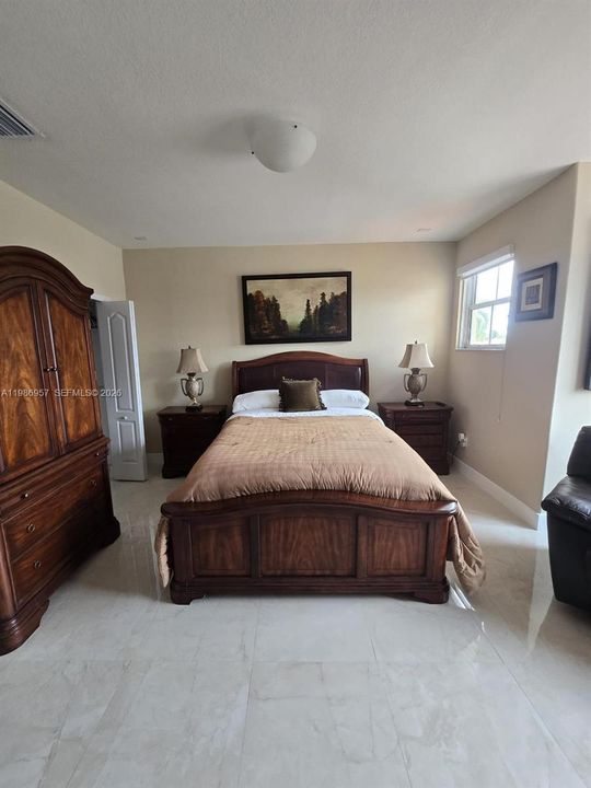 For Rent: $1,100 (1 beds, 1 baths, 3412 Square Feet)