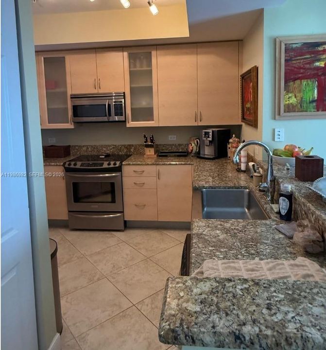 En Venta: $459,000 (2 camas, 2 baños, 1390 Pies cuadrados)