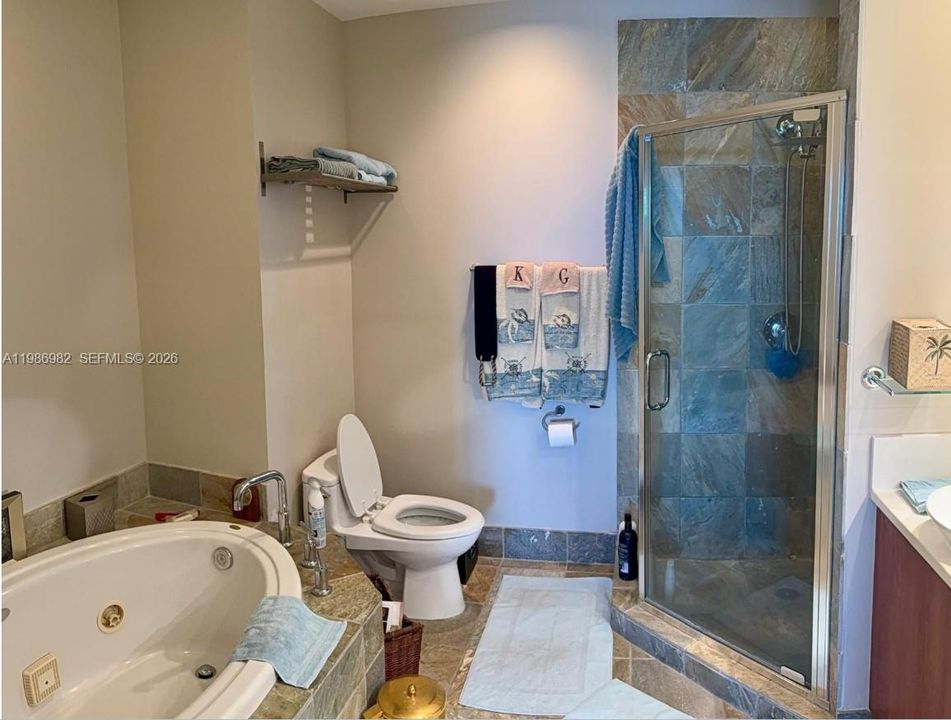 En Venta: $459,000 (2 camas, 2 baños, 1390 Pies cuadrados)