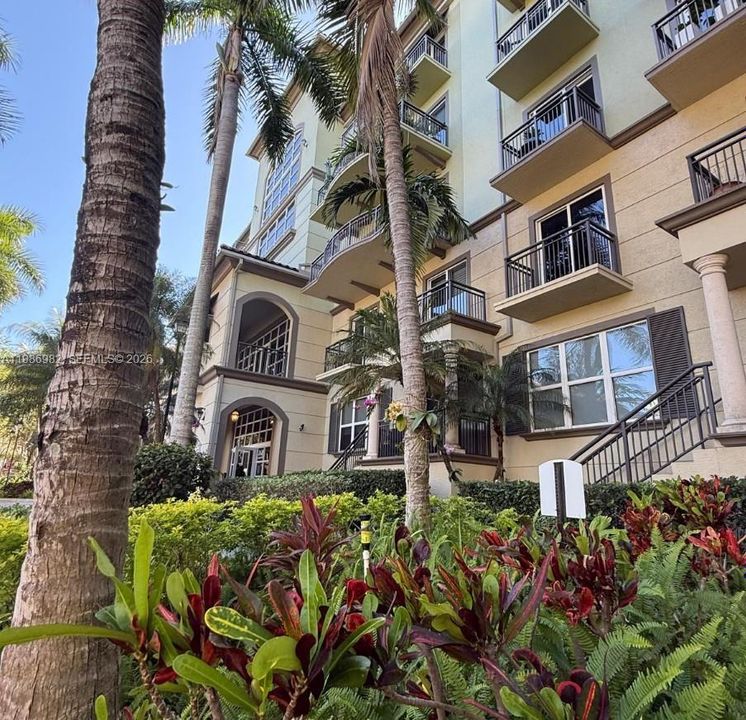 En Venta: $459,000 (2 camas, 2 baños, 1390 Pies cuadrados)