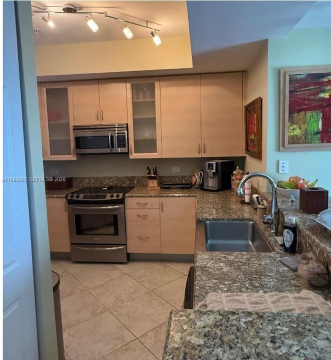 En Venta: $459,000 (2 camas, 2 baños, 1390 Pies cuadrados)