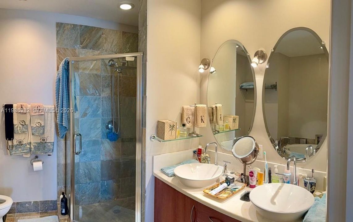 En Venta: $459,000 (2 camas, 2 baños, 1390 Pies cuadrados)