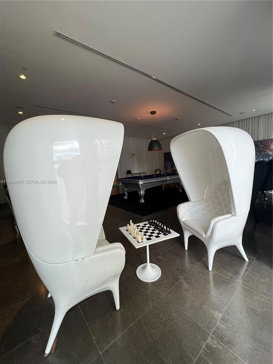 For Sale: $624,900 (1 beds, 1 baths, 984 Square Feet)
