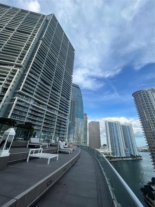 For Sale: $624,900 (1 beds, 1 baths, 984 Square Feet)