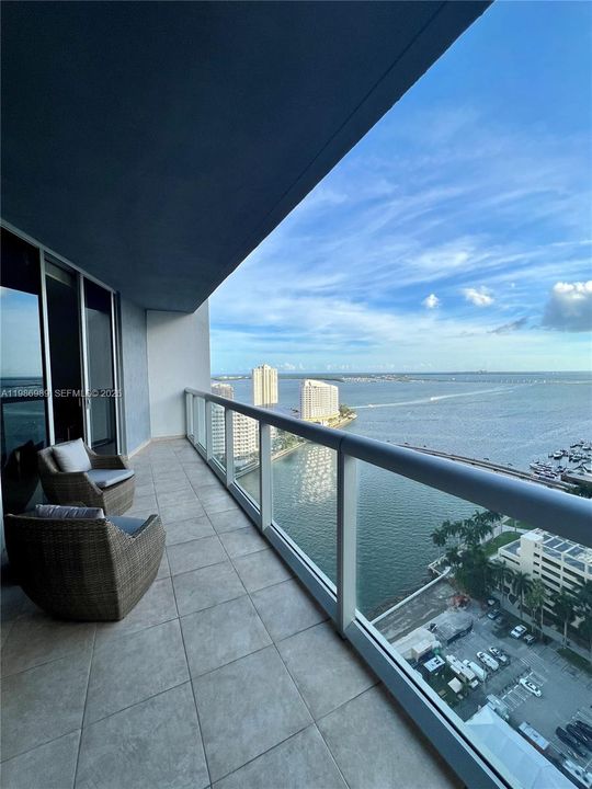 For Sale: $624,900 (1 beds, 1 baths, 984 Square Feet)