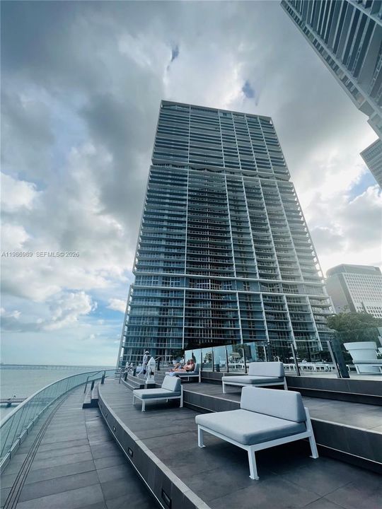 For Sale: $624,900 (1 beds, 1 baths, 984 Square Feet)