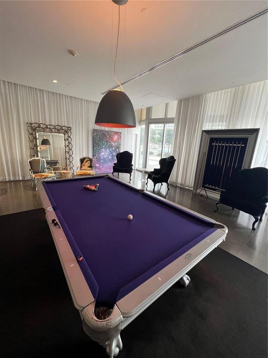 For Sale: $624,900 (1 beds, 1 baths, 984 Square Feet)