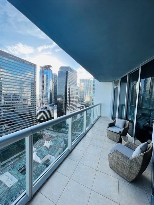 For Sale: $624,900 (1 beds, 1 baths, 984 Square Feet)