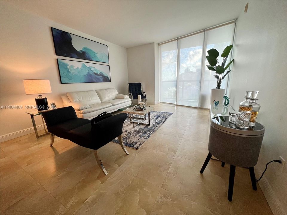 For Sale: $624,900 (1 beds, 1 baths, 984 Square Feet)