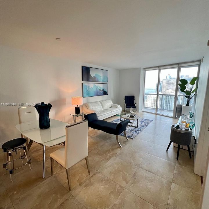 For Sale: $624,900 (1 beds, 1 baths, 984 Square Feet)