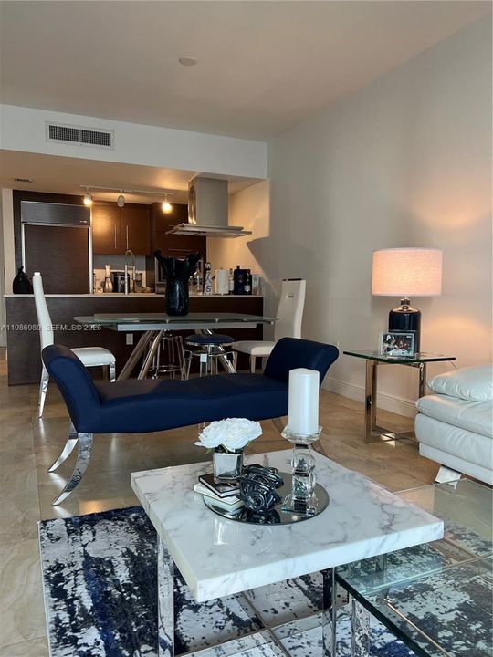 For Sale: $624,900 (1 beds, 1 baths, 984 Square Feet)