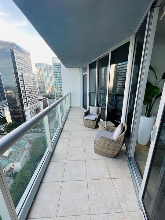 For Sale: $624,900 (1 beds, 1 baths, 984 Square Feet)