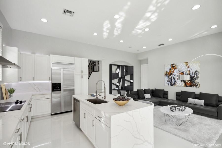 13_9648-Ginger-Ct_Kitchen_Web