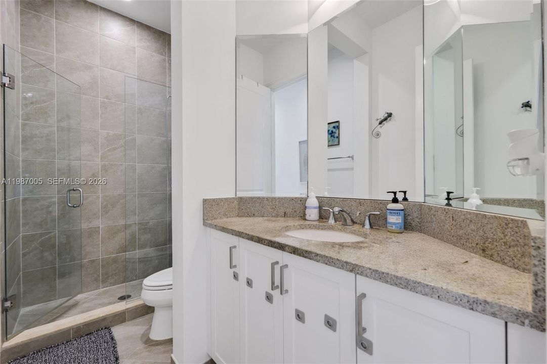 Recently Rented: $25,000 (6 beds, 5 baths, 4955 Square Feet)