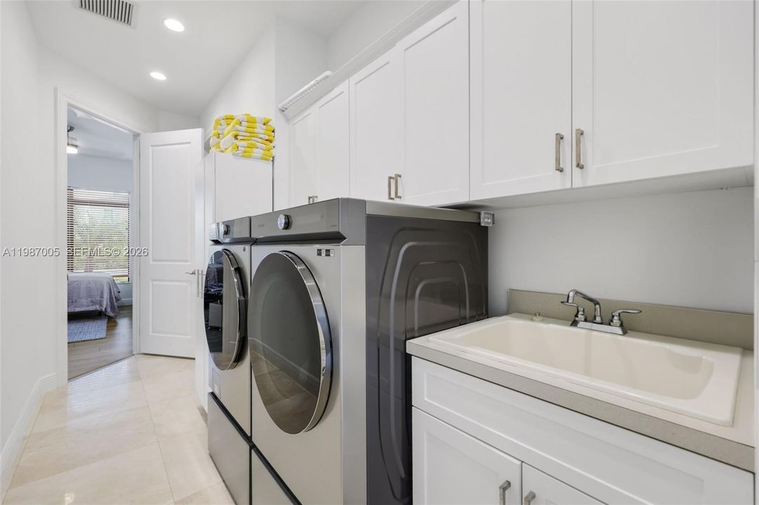 Recently Rented: $25,000 (6 beds, 5 baths, 4955 Square Feet)