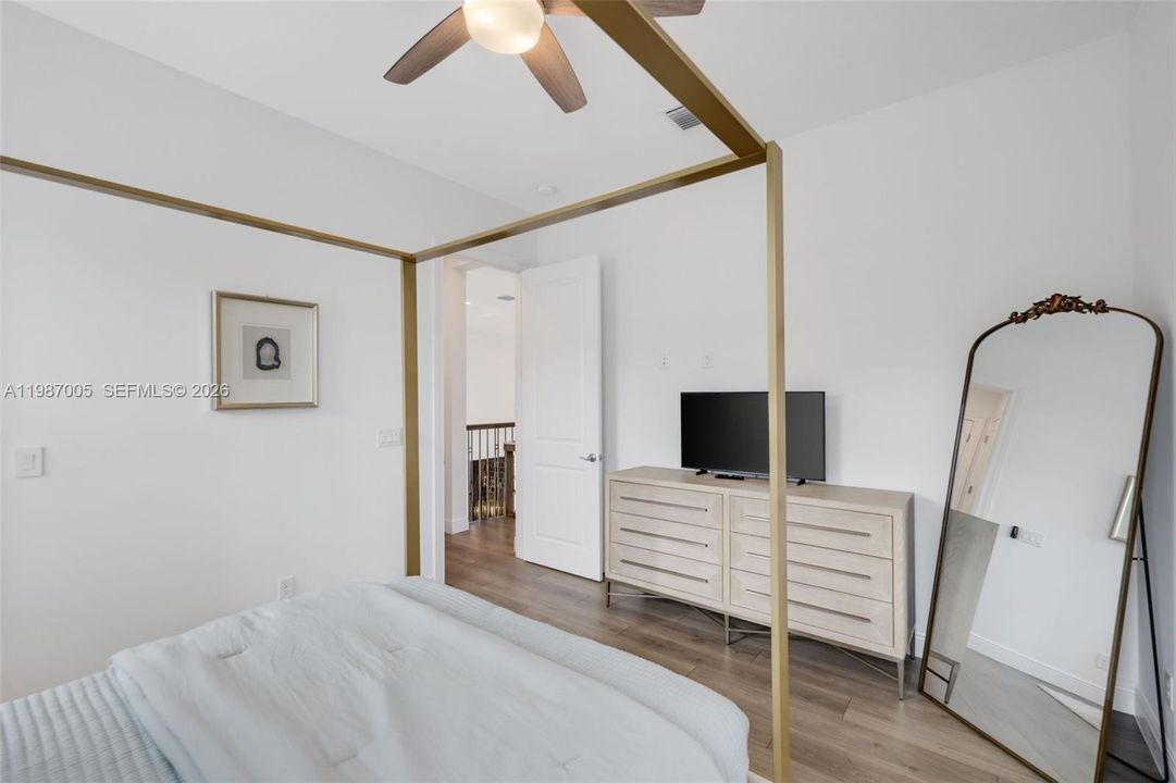 Recently Rented: $25,000 (6 beds, 5 baths, 4955 Square Feet)