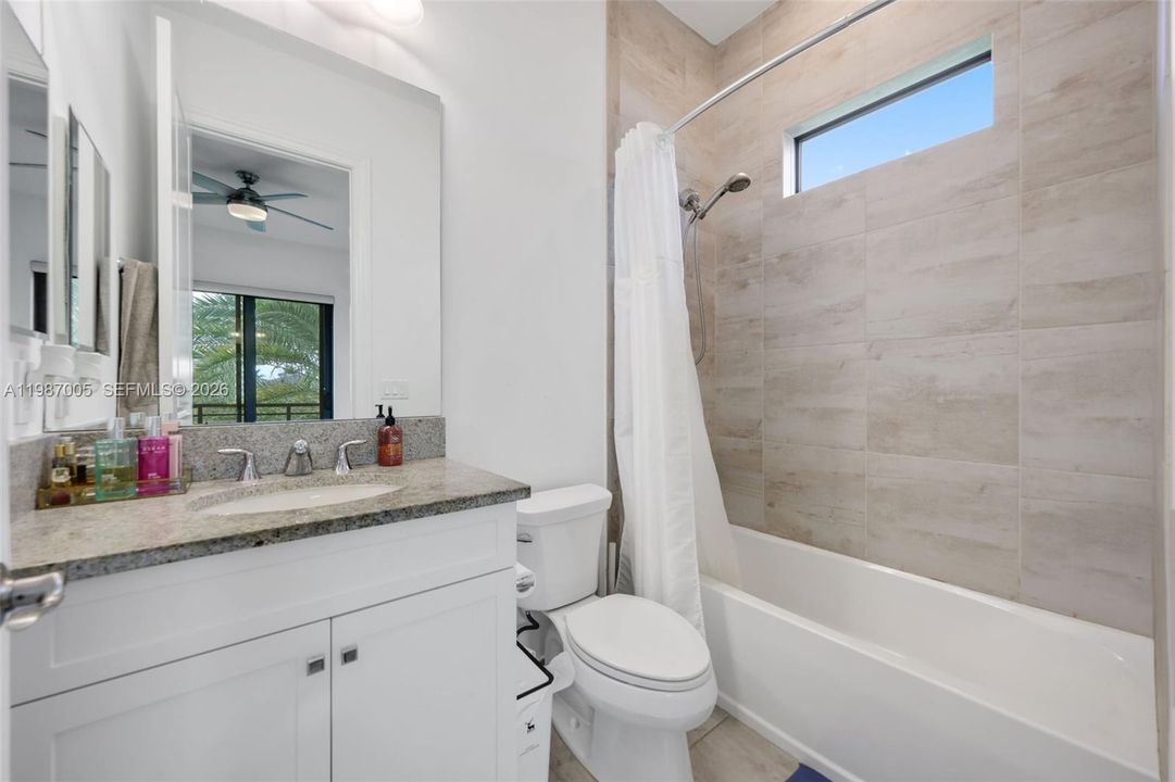 Recently Rented: $25,000 (6 beds, 5 baths, 4955 Square Feet)