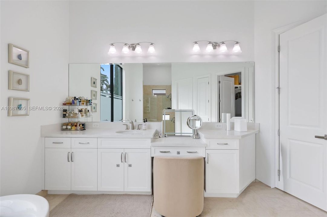 Recently Rented: $25,000 (6 beds, 5 baths, 4955 Square Feet)