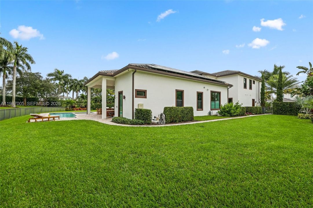 Recently Rented: $25,000 (6 beds, 5 baths, 4955 Square Feet)