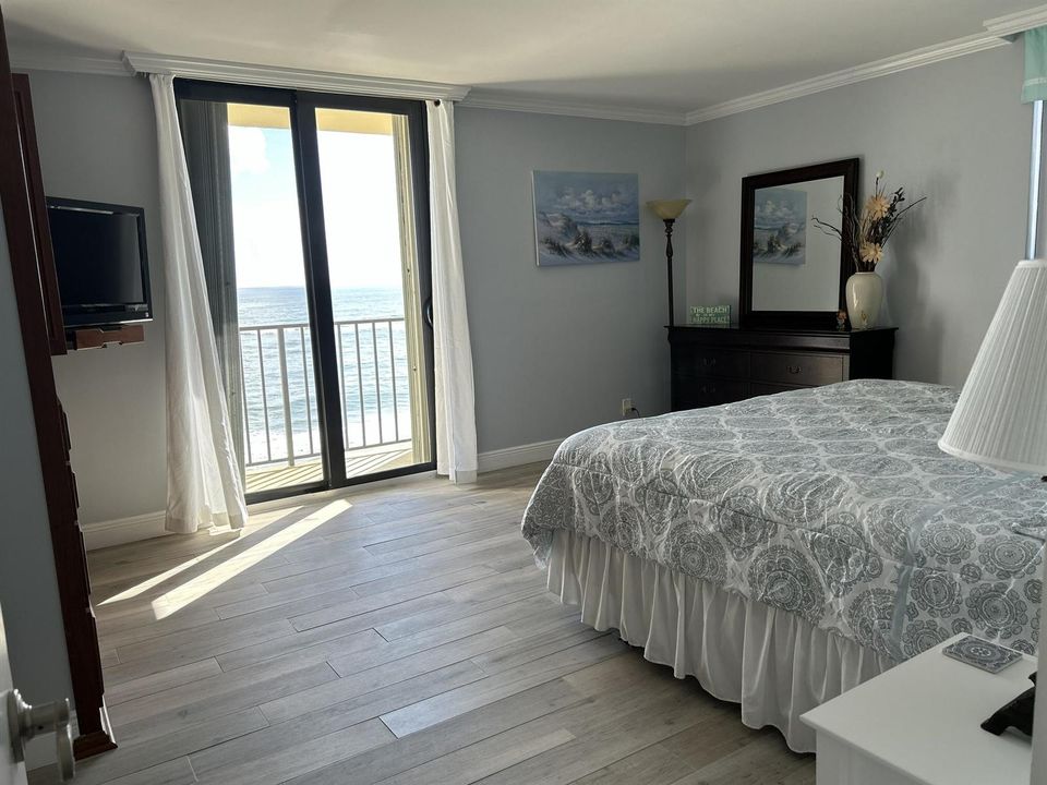 MAIN BEDROOM-BALCONY TO OCEAN