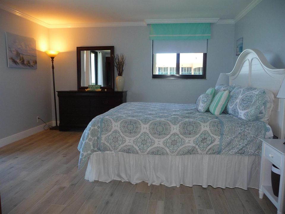 MAIN BEDROOM