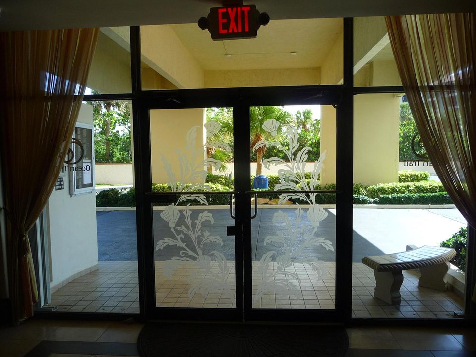 LOBBY ENTRANCE/CALL BOX