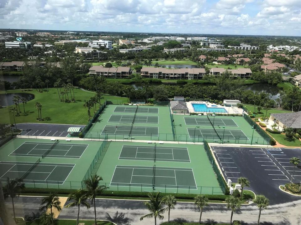 TENNIS COURTS/POOL/CLUBHOUSE