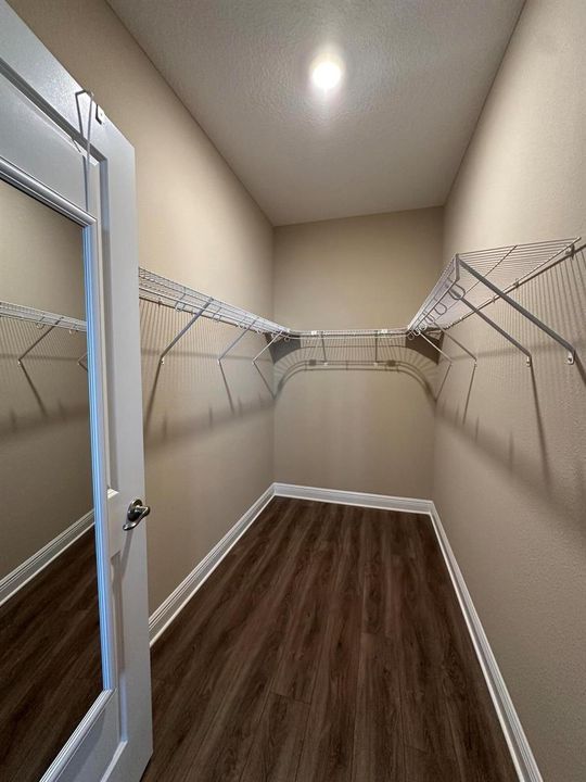 LARGE MASTER BEDROOM WALK-IN CLOSET