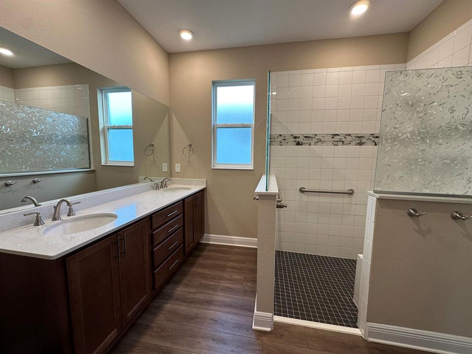 ENSUITE MASTER BATHROOM DOUBLE SINK
