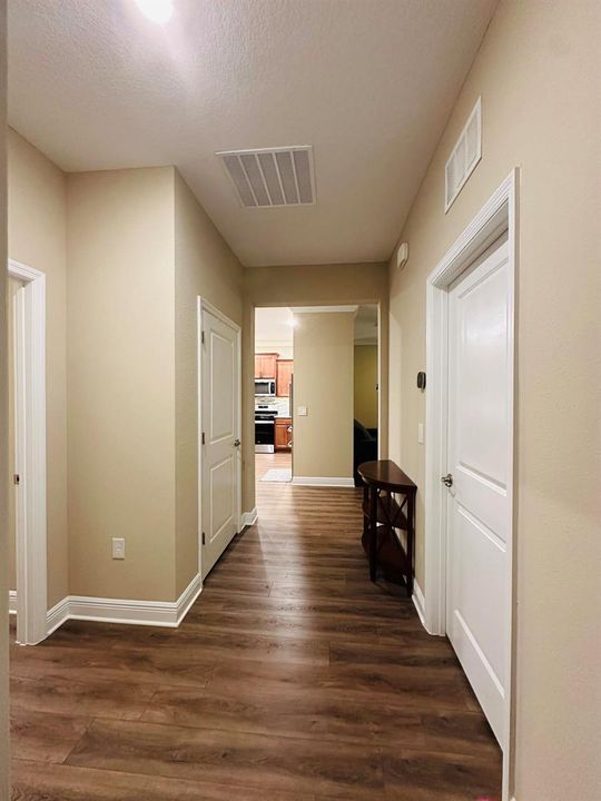 GREAT ROOM DISTRIBUTION - HALLWAY