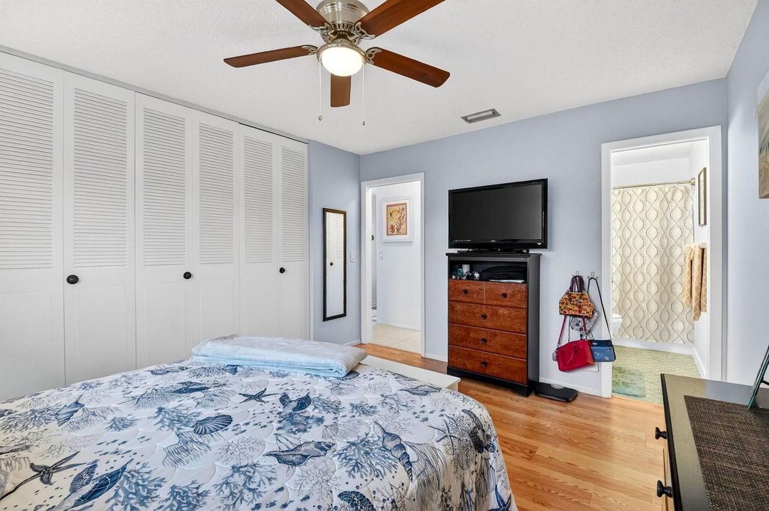 Spacious Bedroom With Ensuite Bath