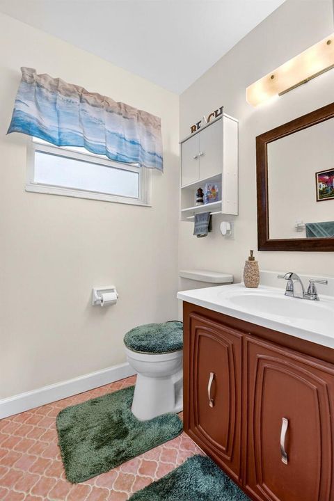 Guest Half Bath with Simple Layout