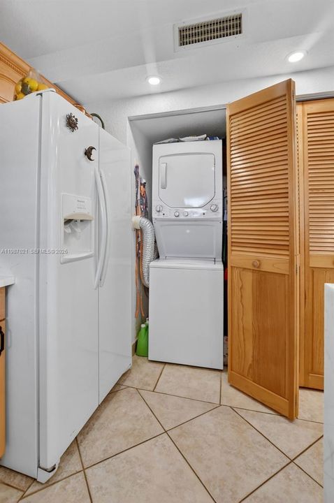 На продажу: $585,000 (2 спален, 2 ванн, 1643 Квадратных фут)