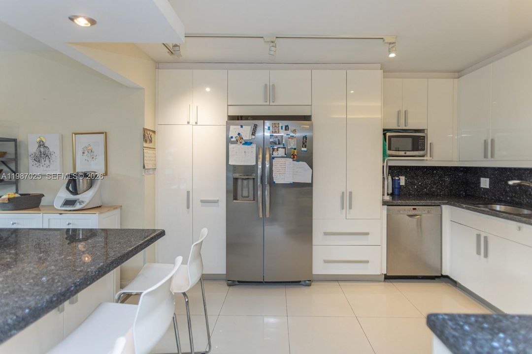En Venta: $1,690,000 (3 camas, 2 baños, 1930 Pies cuadrados)