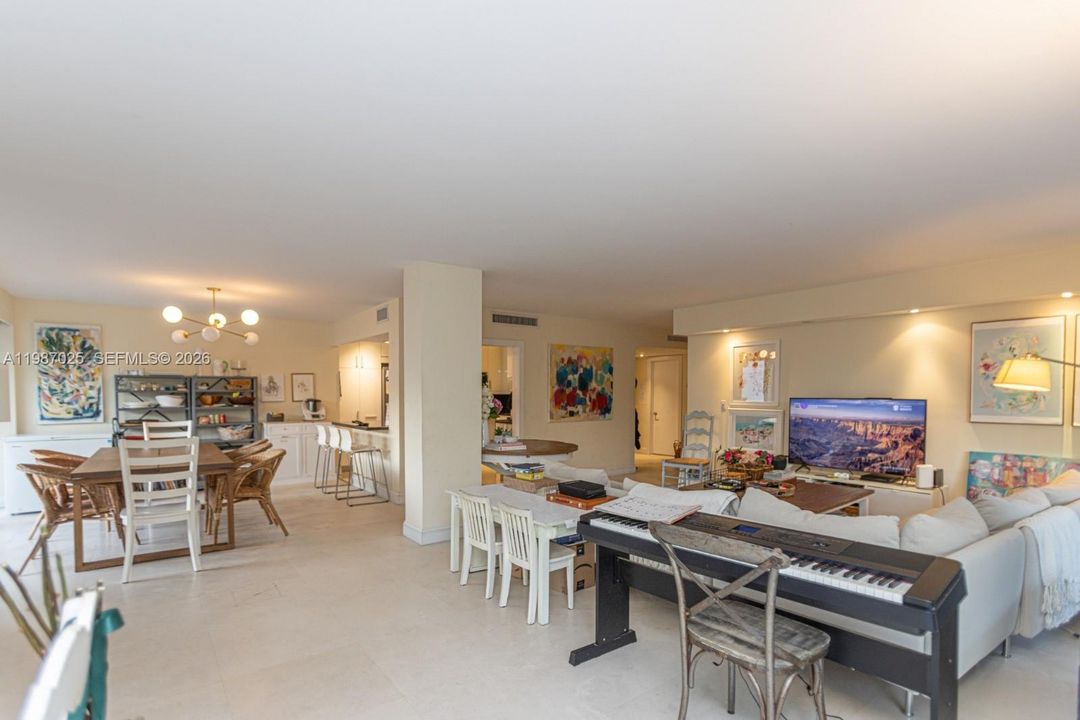 En Venta: $1,690,000 (3 camas, 2 baños, 1930 Pies cuadrados)