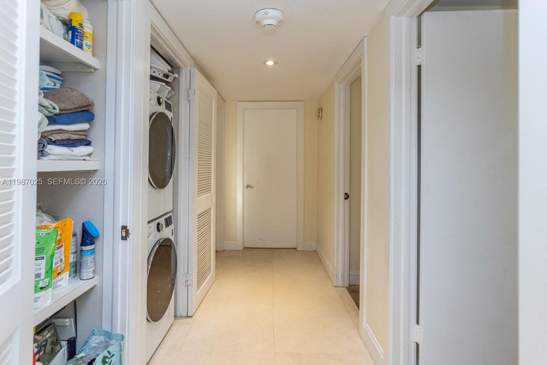 En Venta: $1,690,000 (3 camas, 2 baños, 1930 Pies cuadrados)
