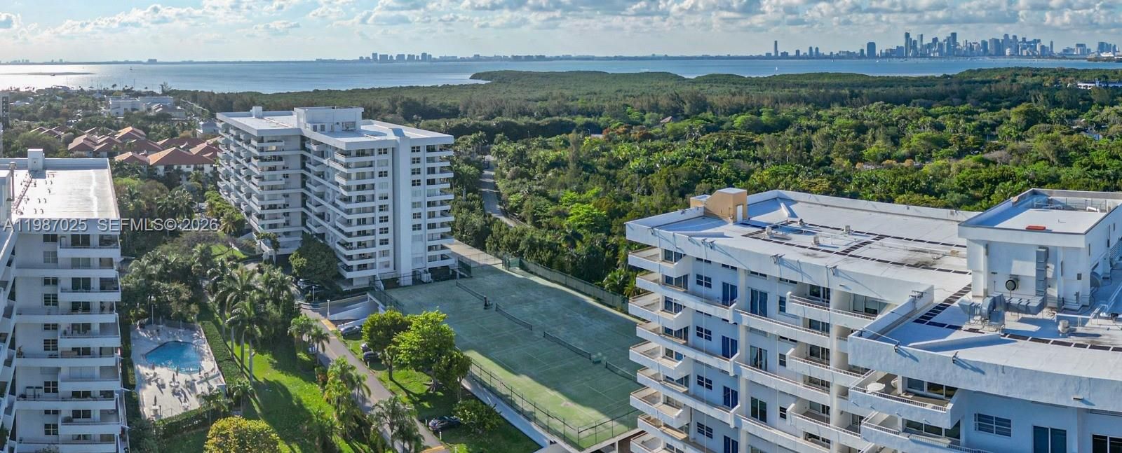 En Venta: $1,690,000 (3 camas, 2 baños, 1930 Pies cuadrados)