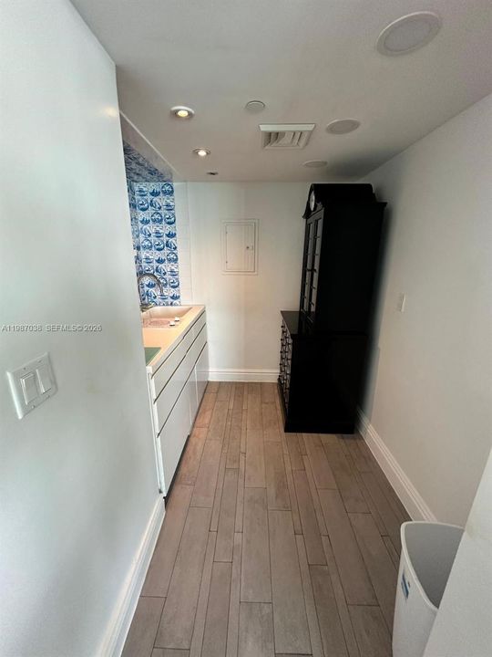 For Sale: $385,000 (0 beds, 1 baths, 477 Square Feet)