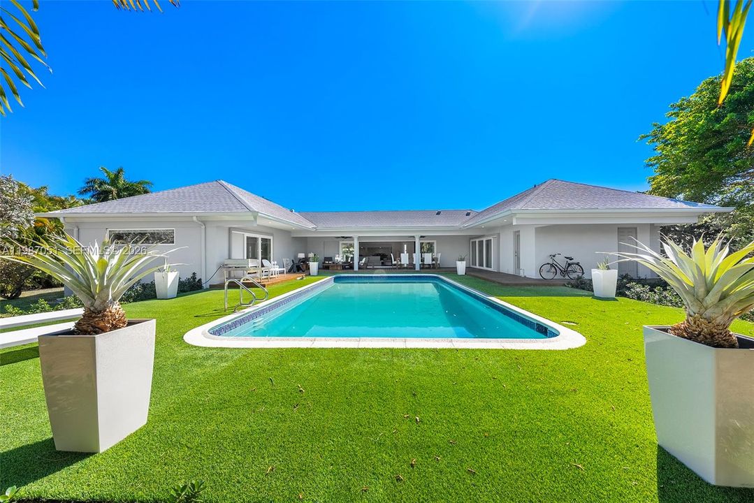 出租: $20,500 (3 贝兹, 4 浴室, 3174 平方英尺)