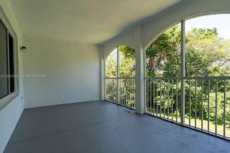 For Rent: $1,900 (2 beds, 2 baths, 884 Square Feet)