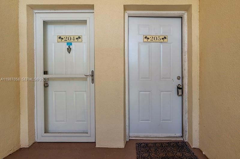 For Rent: $1,900 (2 beds, 2 baths, 884 Square Feet)