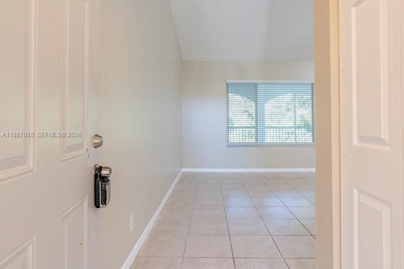 For Rent: $1,900 (2 beds, 2 baths, 884 Square Feet)