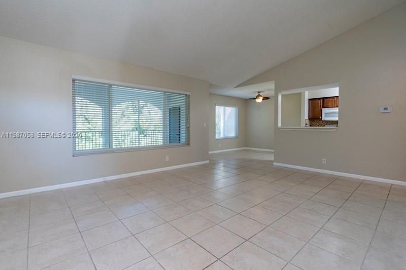 For Rent: $1,900 (2 beds, 2 baths, 884 Square Feet)