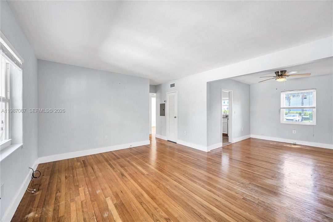 Activo con contrato: $425,000 (2 camas, 1 baños, 786 Pies cuadrados)