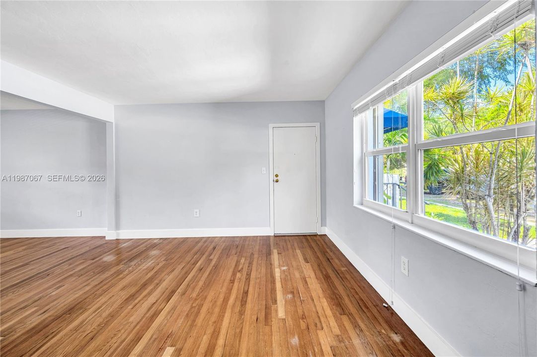 Activo con contrato: $425,000 (2 camas, 1 baños, 786 Pies cuadrados)