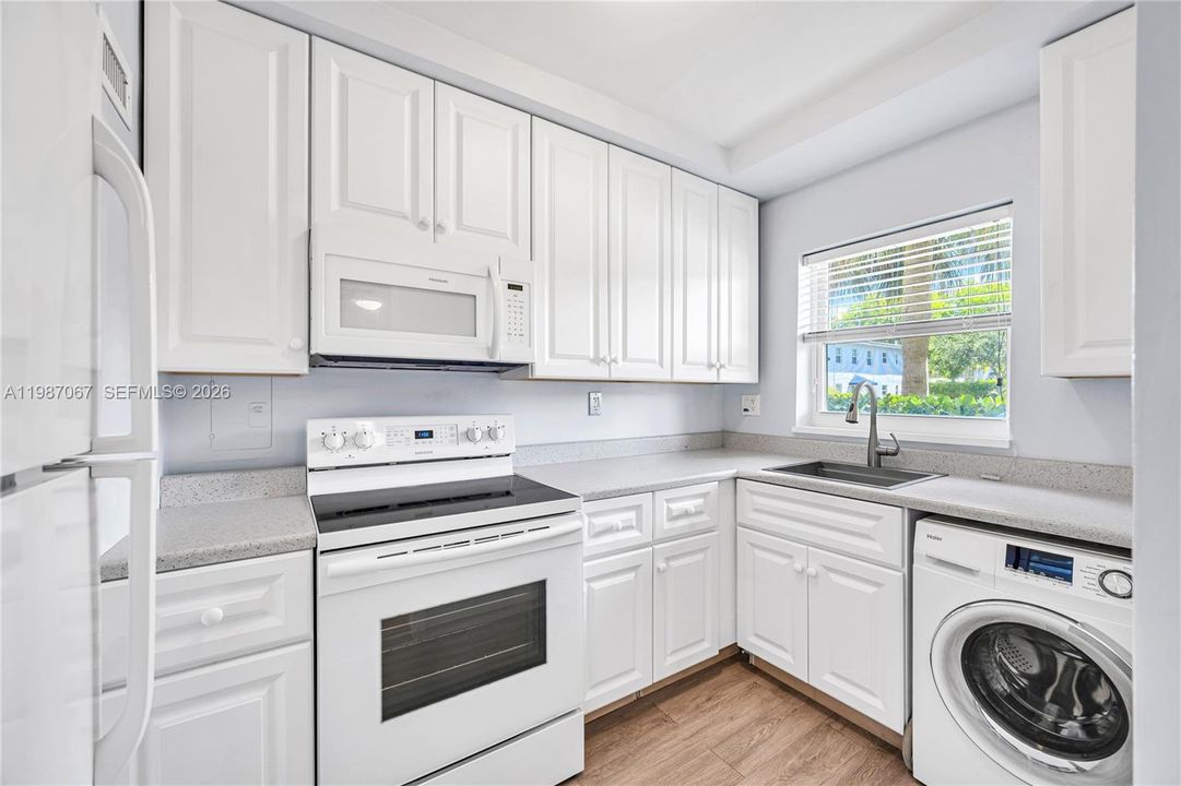 Activo con contrato: $425,000 (2 camas, 1 baños, 786 Pies cuadrados)