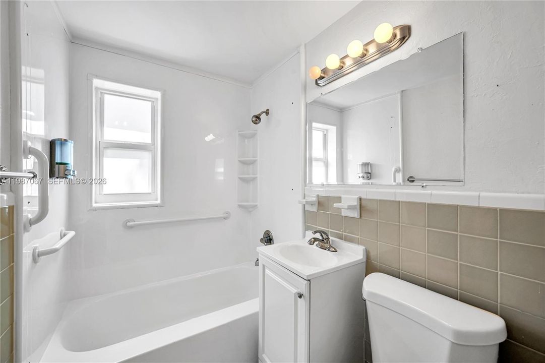 Activo con contrato: $425,000 (2 camas, 1 baños, 786 Pies cuadrados)